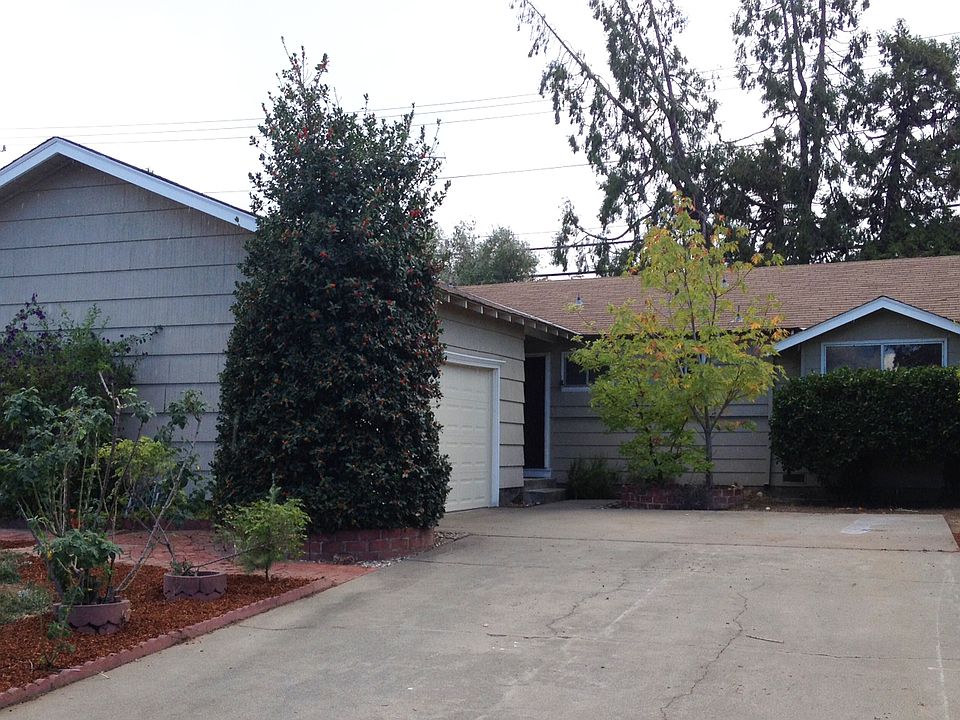 1st image of 18469 Vanderbilt Dr