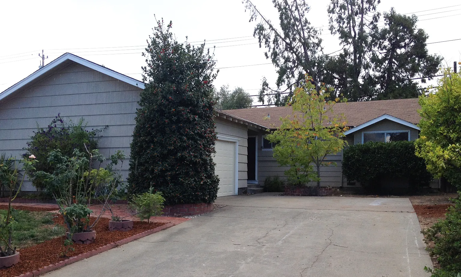 18469 Vanderbilt Dr photo 1