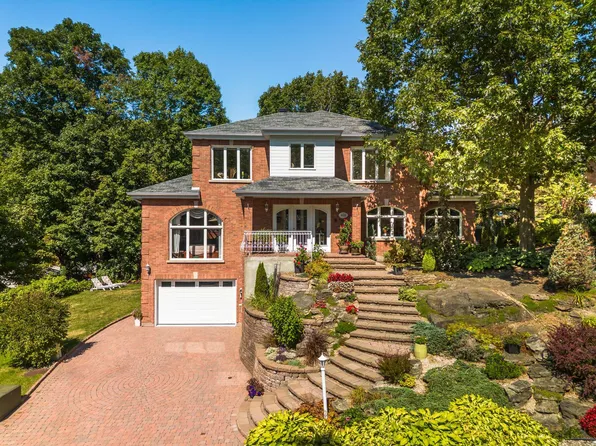 905 Place De La Corniche, Saint Bruno, QC J3V 6E4