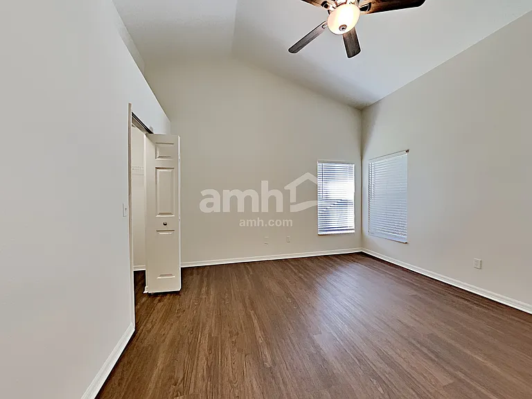 992 Stanvoy St — Photo 14