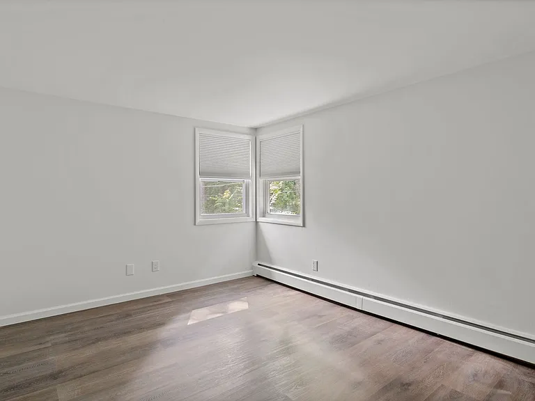Creekside Apartments — Photo 17