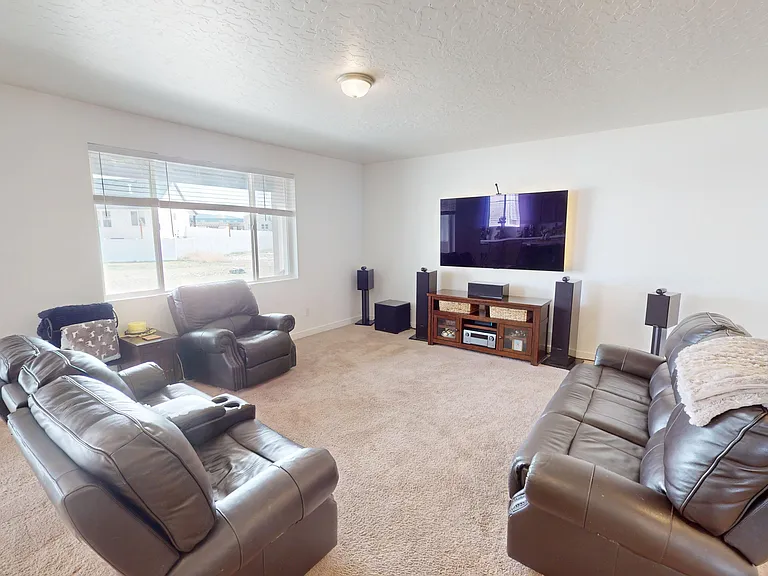 635 S Chan Dr E — Photo 6