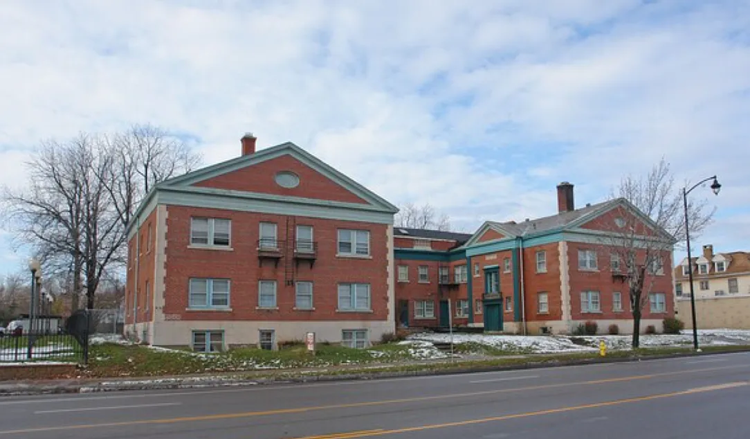 2 bed, $1,295 — Photo 1