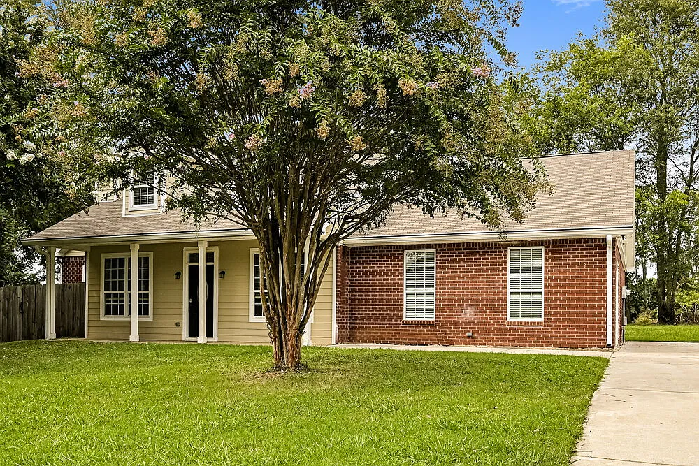 4 bed, 2.0 bath, 2280 sqft, $2,370 — Photo 4