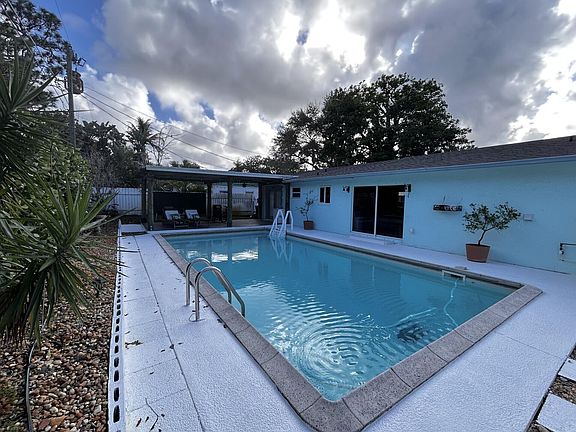 4th image of 1301 SE Sandpiper Lane