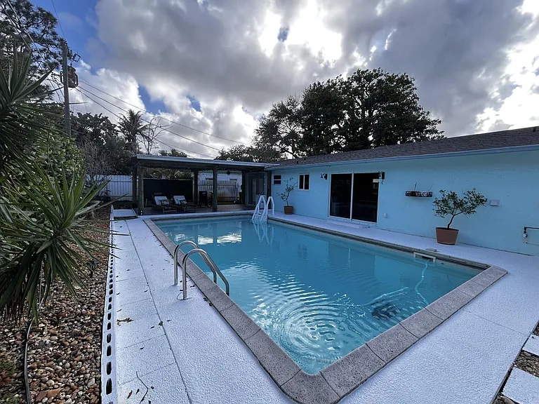 1301 SE Sandpiper Ln — Photo 1