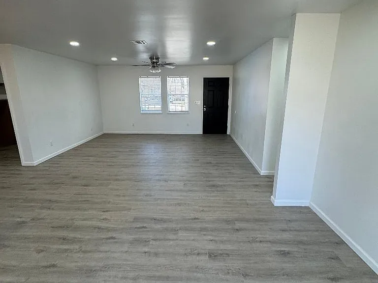 13884 S 303rd Ave — Photo 2