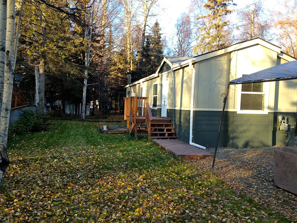 Entrance with deck