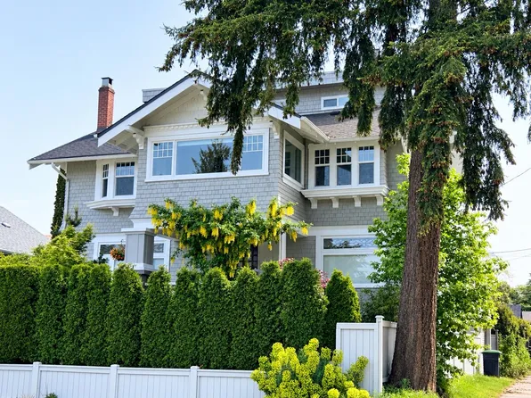1714 Alma St, Vancouver, BC V6R 3P5