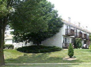 1339 Meadowcreek Dr, Pewaukee, WI 53072