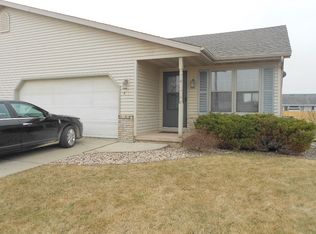 911 W Elm Dr, Little Chute, WI 54140