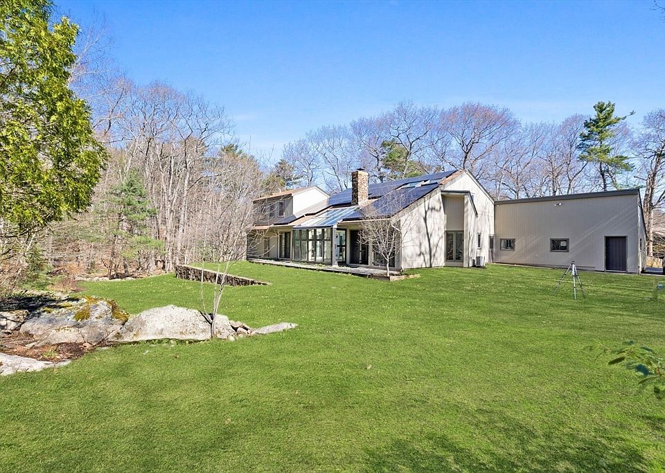 1st image of 40 Kennel Hill Dr