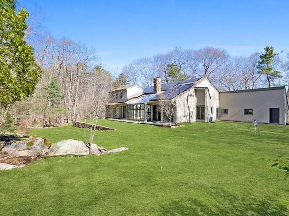 40 Kennel Hill Dr, Beverly, MA 01915