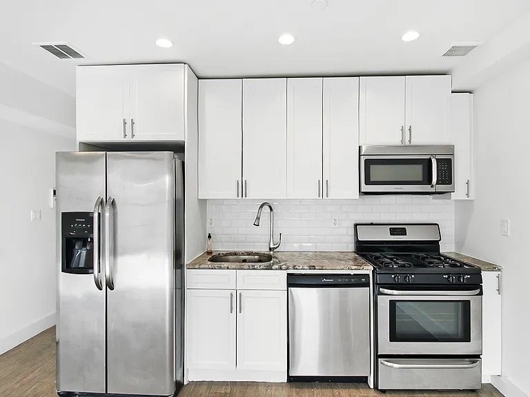 955 Lafayette Ave #2 — Photo 13