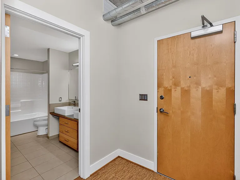 309 E 5th St — Photo 14