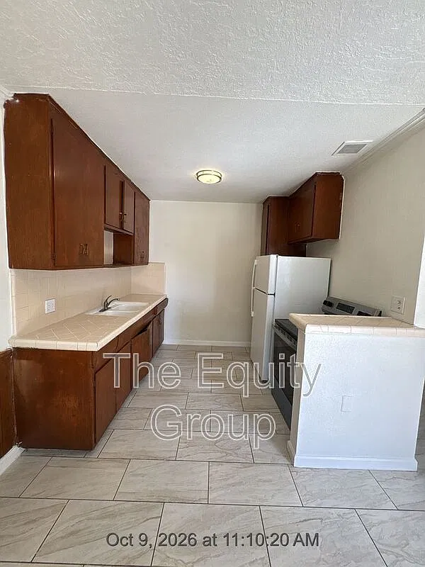 2 bed, 1.0 bath, $1,300 — Photo 3