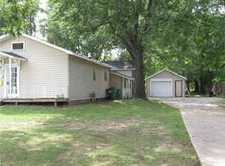 226 S Pleasant St, Springdale, AR 72764
