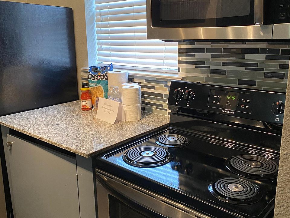 1st image of 244 W Pioneer Pkwy #3