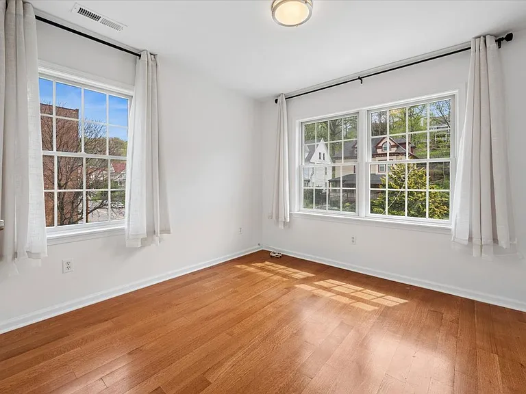 727 Warburton Ave #3 — Photo 11