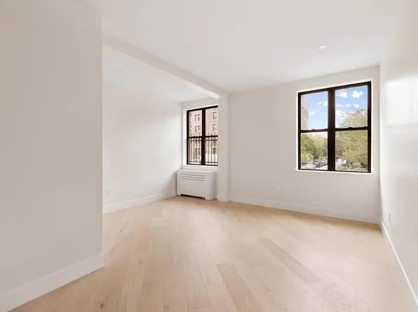 812 Riverside Drive image 9 of 13