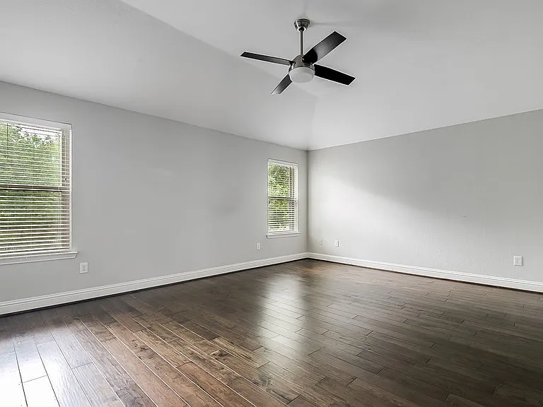 218 E Creekview Dr — Photo 13
