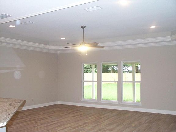 3rd image of 215 Greenbrier Dr