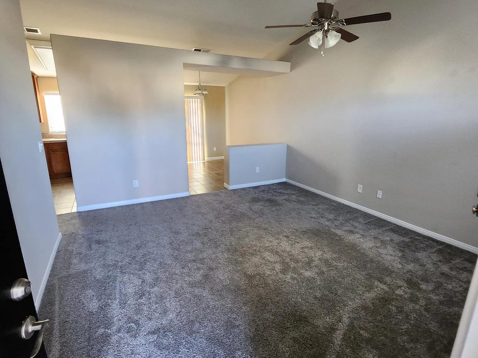 3 bed, 1274 sqft, $2,300 — Photo 2