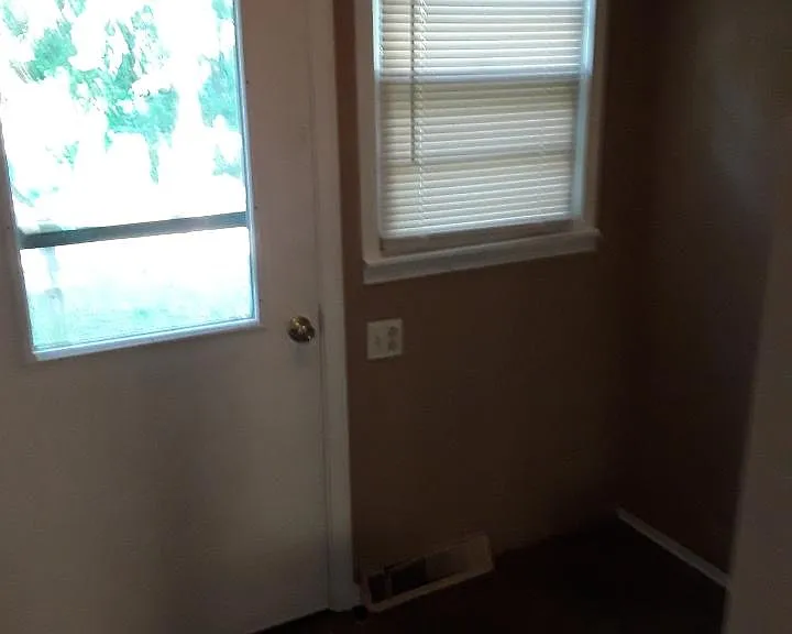 1709 S Walnut St — Photo 6