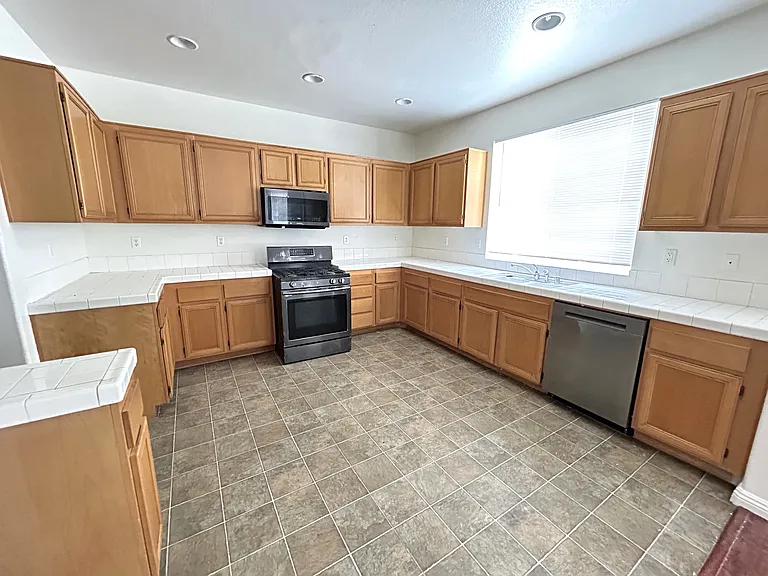 14998 Skipper Ln — Photo 6