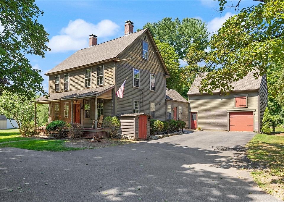 1st image of 10 Poquanticut Ave