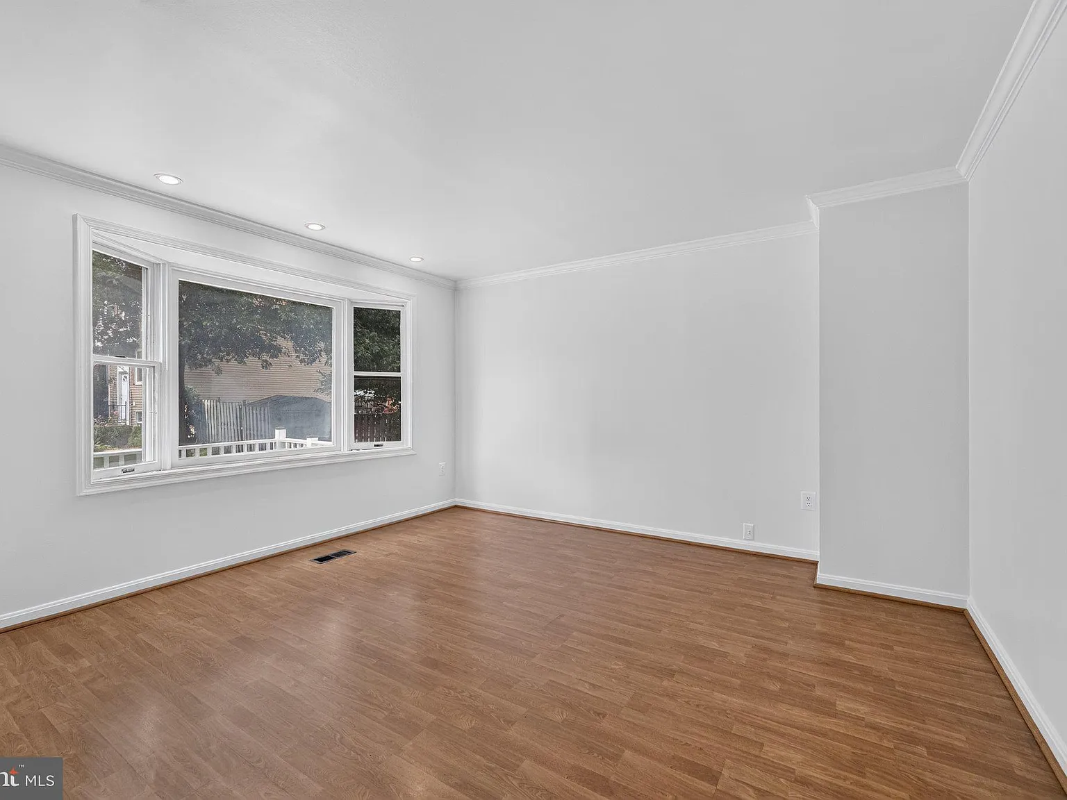 3 bed, 2.0 bath, 1620 sqft, $2,600 — Photo 2