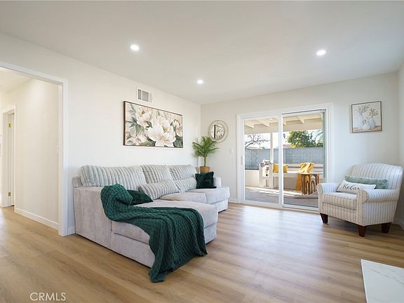 2nd image of 10337 Pendleton St