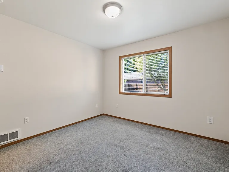 117 Violet Meadow St E — Photo 16