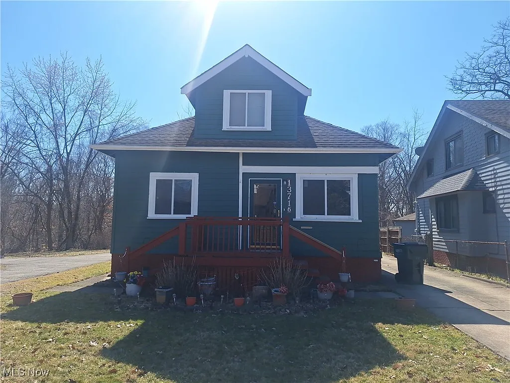 13716 Alvin Ave photo 1