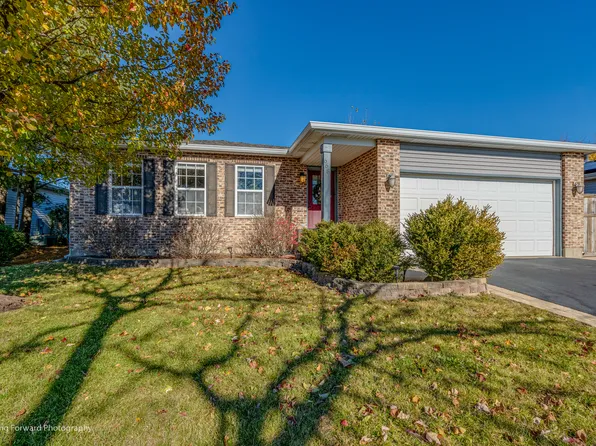 668 Chippewa Cir, Round Lake Heights, IL 60073