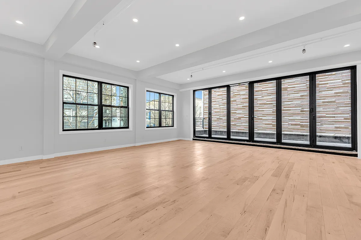 Building Photo - 589 Metropolitan Ave #2