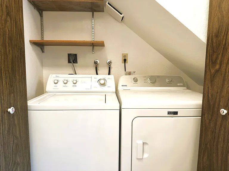 1358 Parkway Dr — Photo 17