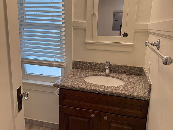5th image of 410 S Magnolia Ave #410