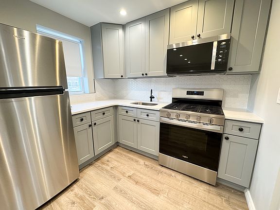 4th image of 2147 37th St