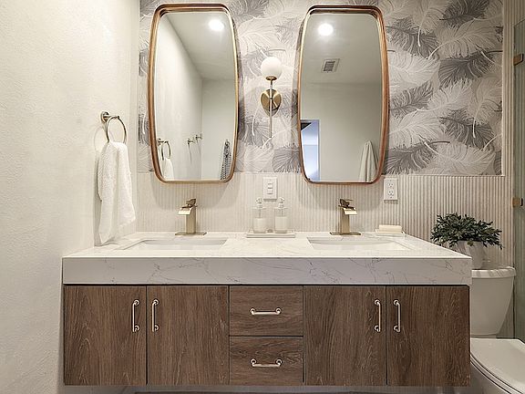 Luxury Primary Bathroom with 2 sinks
