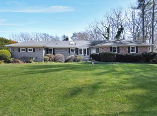 9 Woodvale Ln, Halesite, NY 11743