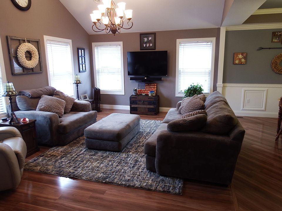 1st image of 19 S Kingsberry Dr Unit 3