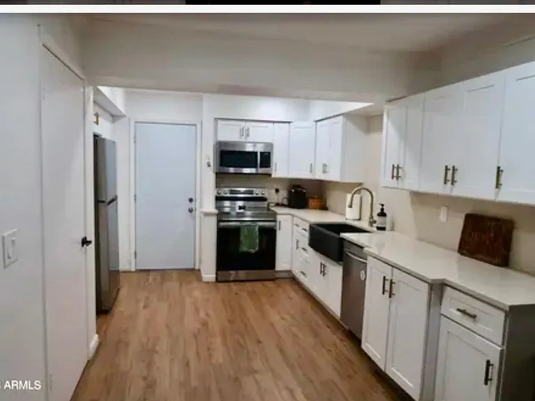 810 E Colter St — Photo 3