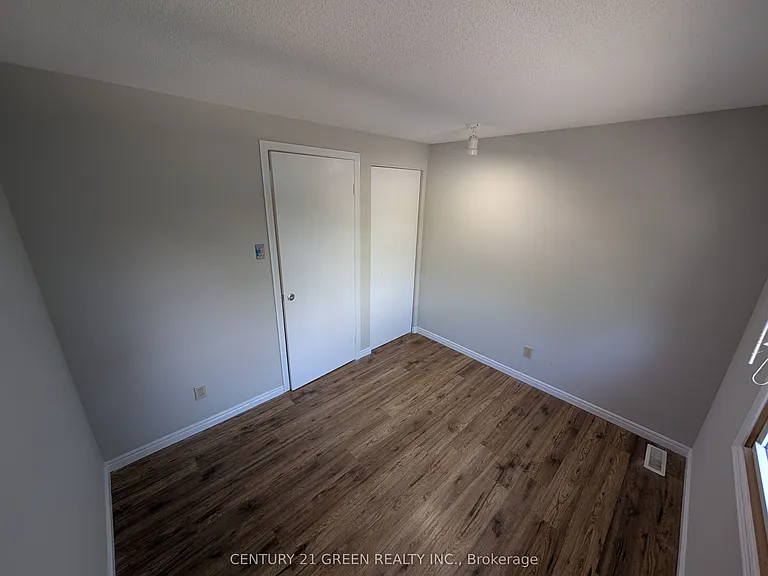 61 Ashley Cres — Photo 23