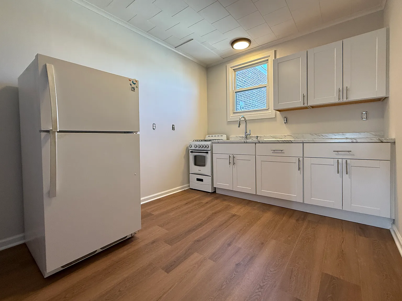 2 bed, $2,500 — Photo 2