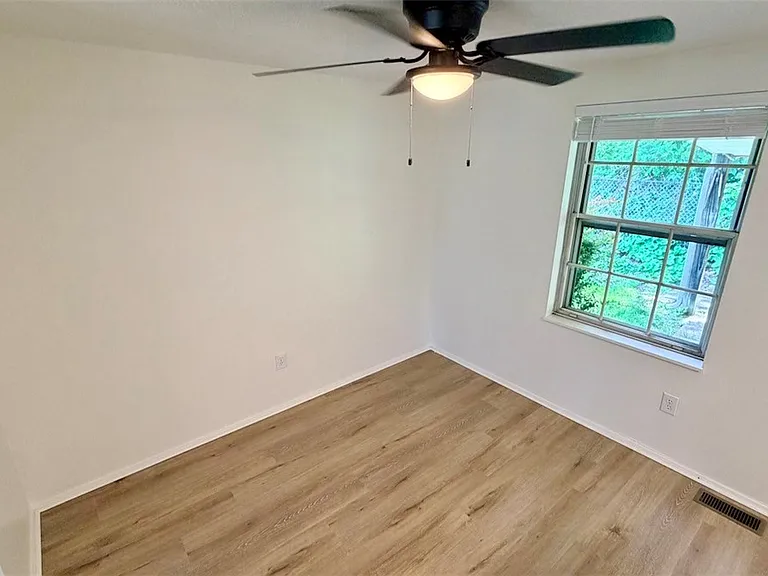 3812 Louisa St — Photo 10