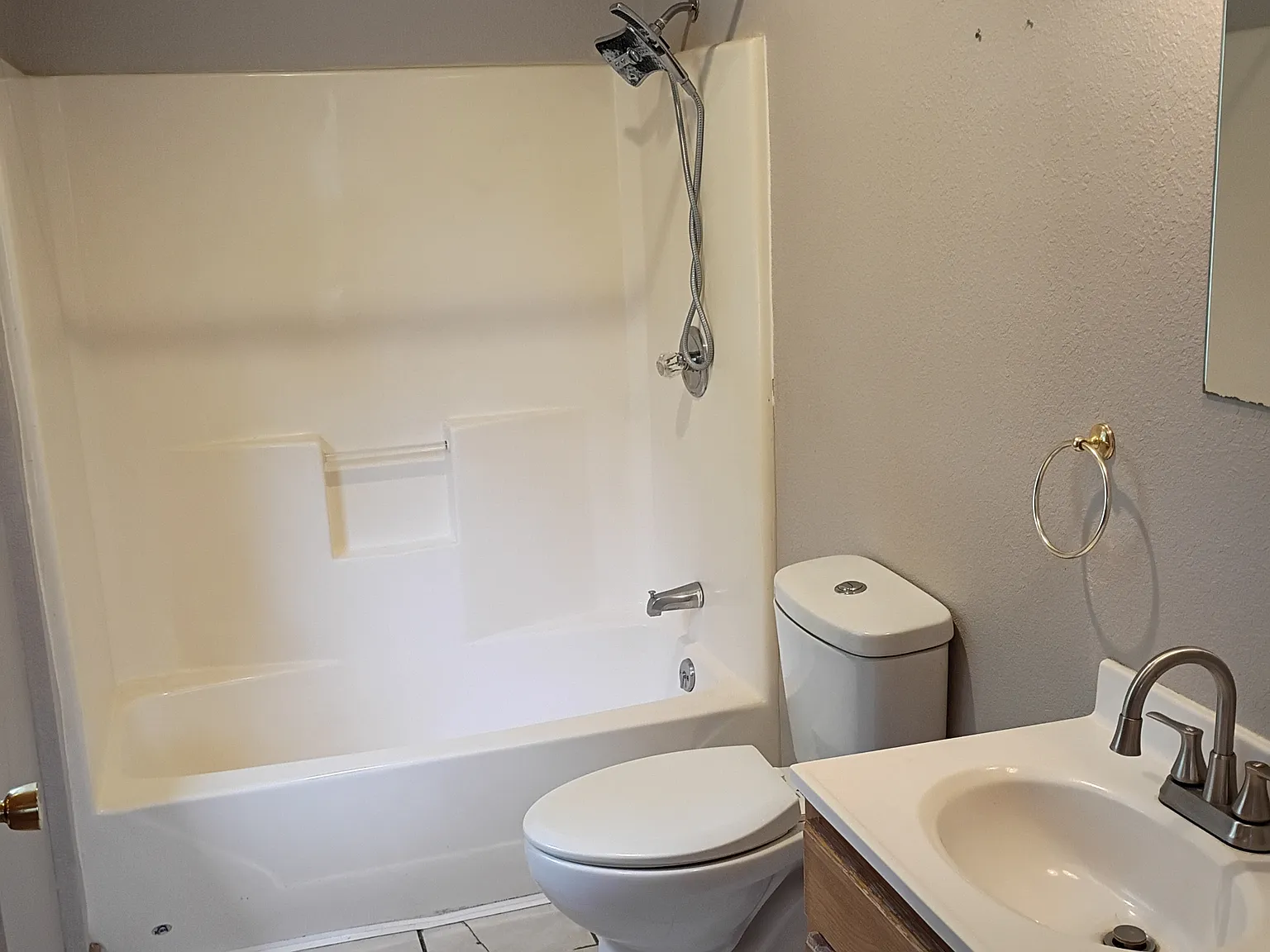 Red Door Apartments — Photo 4