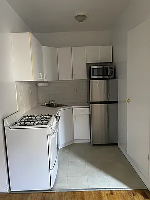 Rented by Current Real Estate Advisors | media 6