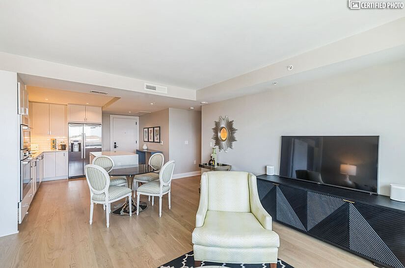 Fully furnished condo in Old Town Alexandria