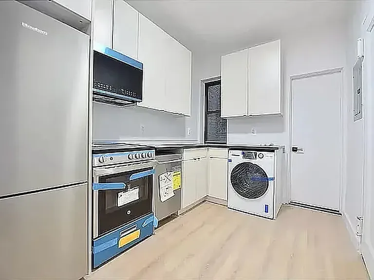 446 W 55th St #3E — Photo 3